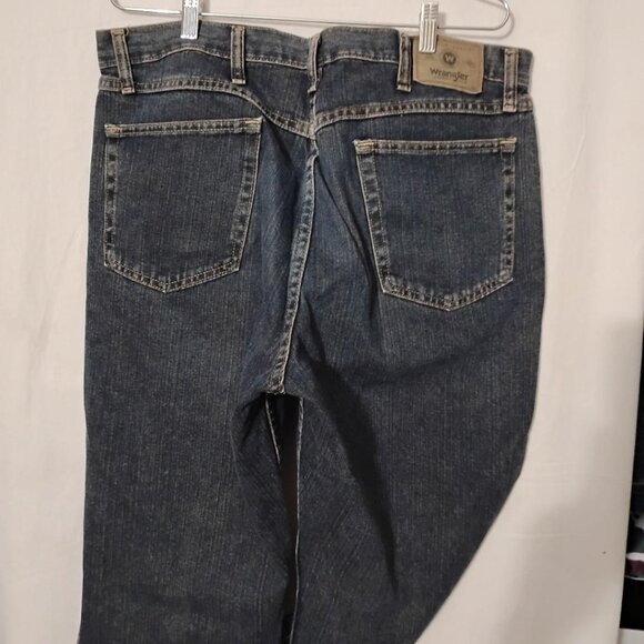 NEW-NWT- Wrangler- 36"x32" Relaxed Fit- WASHED RIPPED DENIM DARK BLUE STYLE - Picture 7 of 13